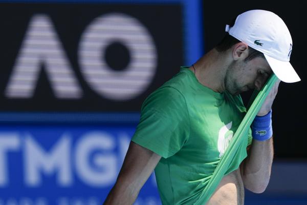 Autoridades australianas vuelven a detener a Djokovic