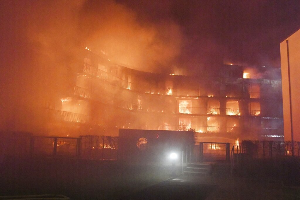 Incendio en edificio residencial deja al menos tres heridos en Alemania