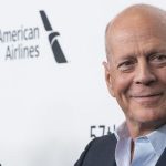 Esposa de Bruce Willis pide a periodistas y fotógrafos "Mantengan distancia y no le griten"