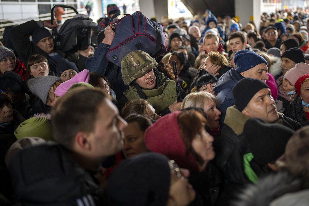 Acnur advierte de que los refugiados ucranianos llegaran a los dos millones entre hoy y mañana