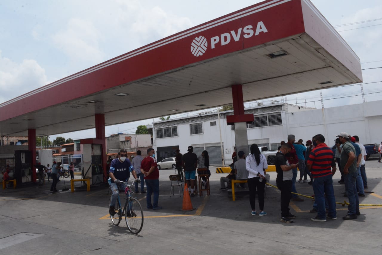 Pdvsa ordenó a al menos 100 estaciones de servicio vender diésel sin subsidio, según Reuters