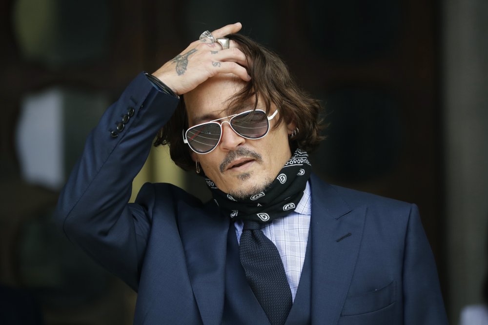 Médico dice que en 2015 encontró parte del dedo de Johnny Depp tras pelea con Amber Heard