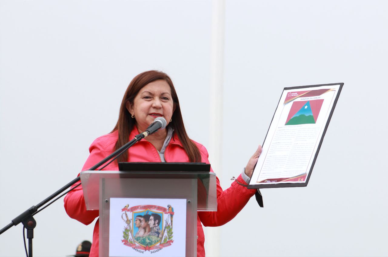 Autoridades izaron la nueva bandera de Caracas en la cima del Parque Nacional El Ávila