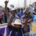 Decretan toque de queda en Perú tras protestas que dejaron al menos 39 detenidos y cuatro fallecidos