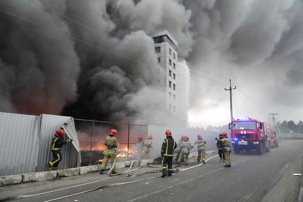 Ataque ruso habría incendiado petrolera en Novomorskovsk: seis tanques de combustible y lubricantes fueron destruidos