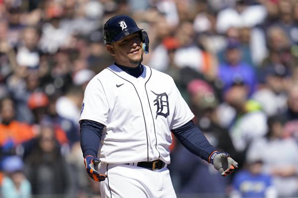 Miguel Cabrera conecta dos imparables y deja atrás al legendario Lou Brock