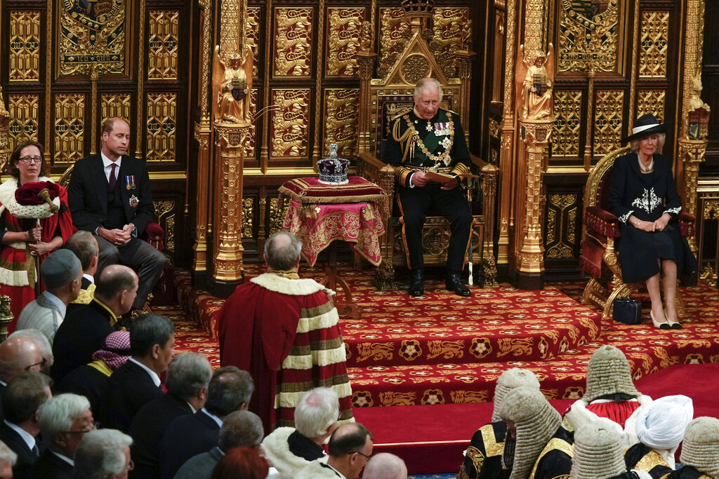 La reina Isabel II delegó la apertura del Parlamento al príncipe Carlos