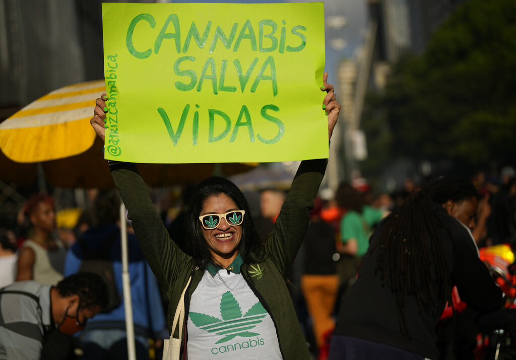 Perú da luz verde a regulación de uso medicinal y terapéutico del cannabis y sus derivados