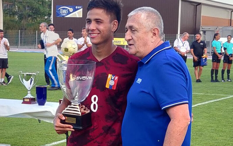 Vinotinto juvenil