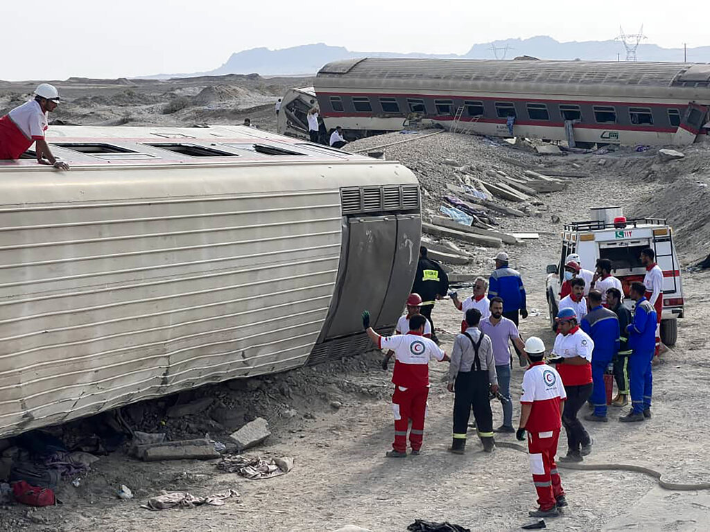 Descarrilamiento de tren en Irán deja 21 muertos y 47 heridos