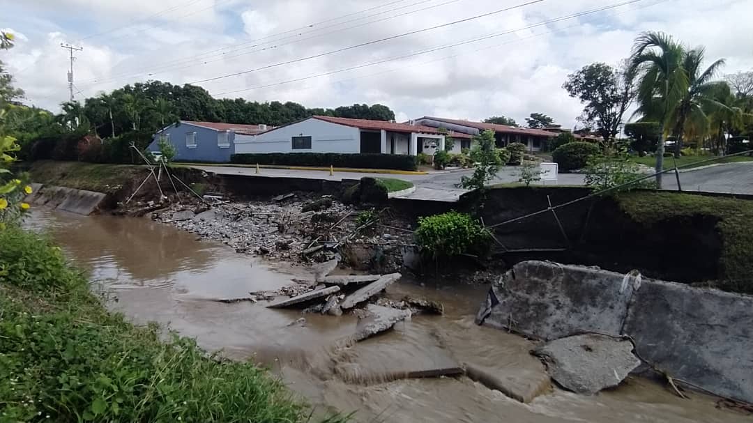 Lluvias dejan desplazamientos de losas de la quebrada Tabure, en Cabudare