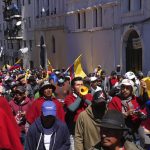 Ecuador: manifestantes destruyen dos estaciones de policía