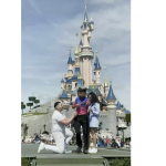 (+video) Empleado de Disney arruinó propuesta matrimonial y desata polémica en redes sociales