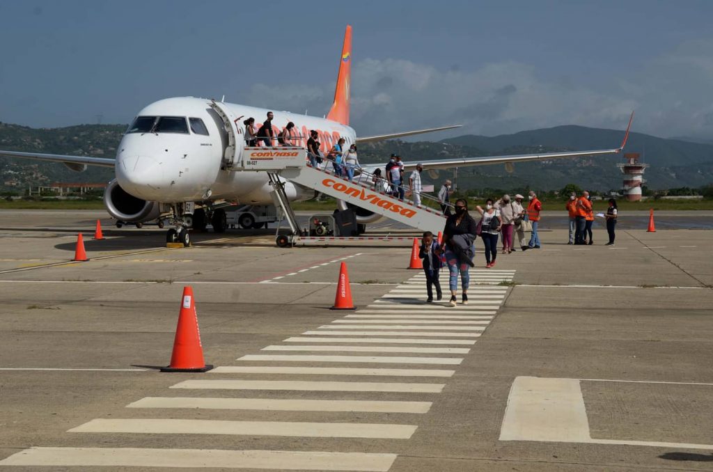 Venezuela suspenden los vuelos hacia y desde Panamá y República Dominicana