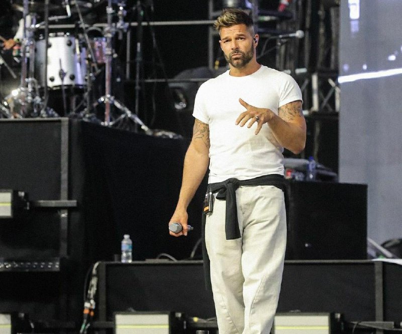 Ricky Martin niega acusaciones por violencia doméstica en su contra