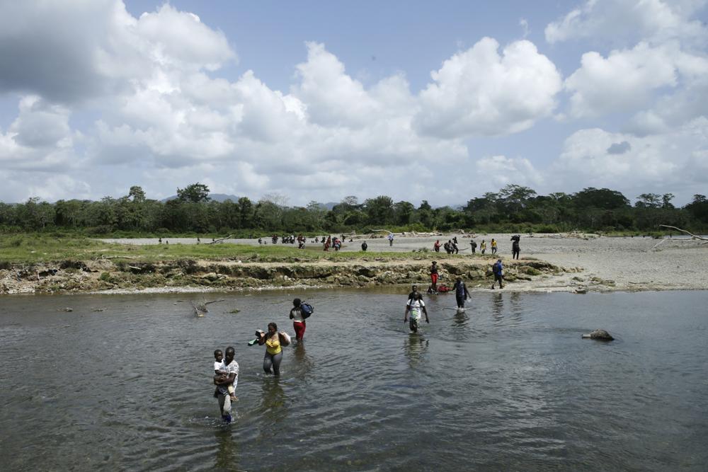 Venezolanos fallecieron al ser arrastrados por un río que limita con el Darién