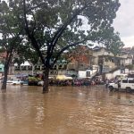 Caracas | Fuertes lluvias provocaron desbordamiento de la quebrada El Algodonal a la altura de La Yaguara