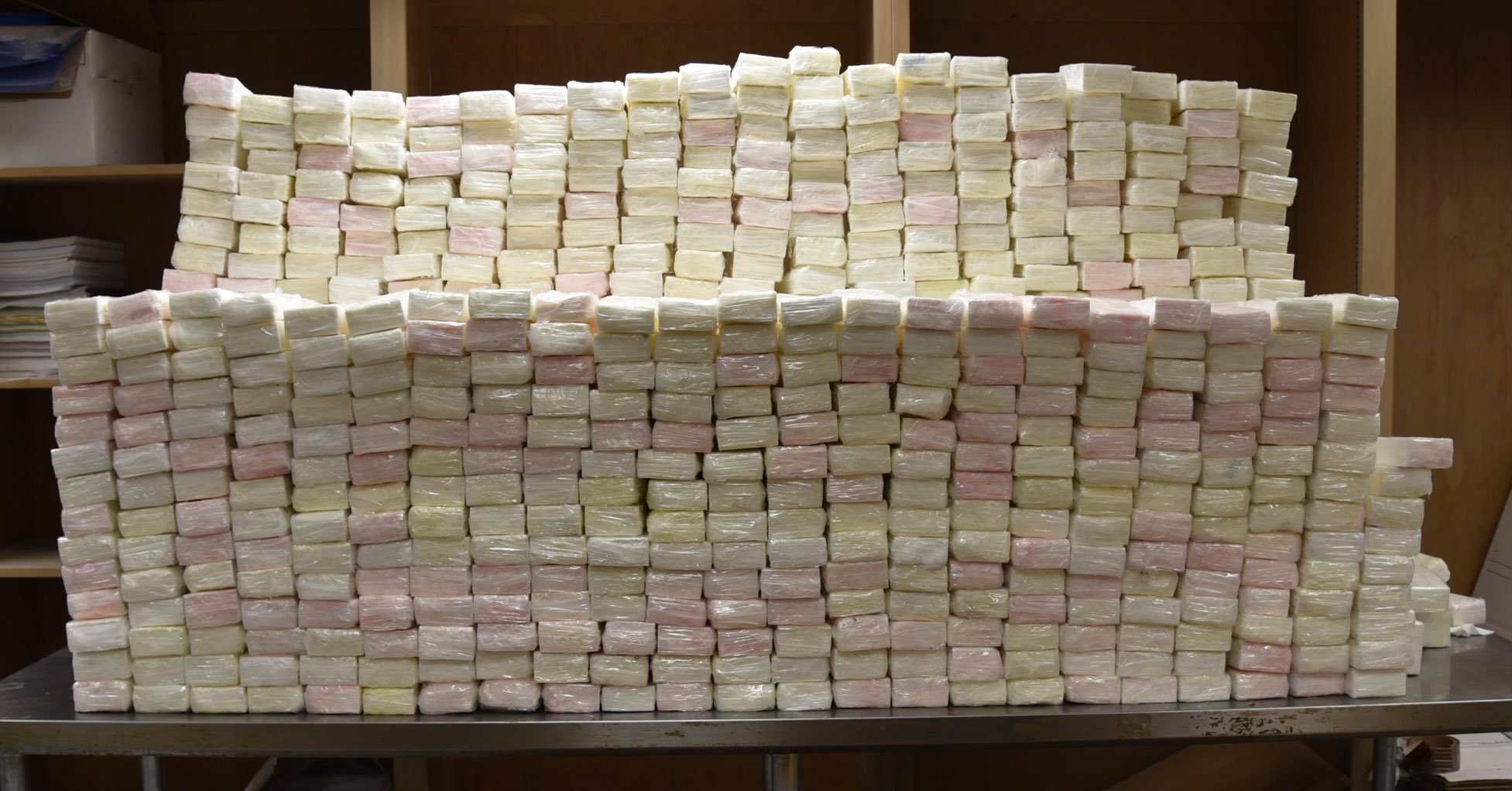 Ecuador decomisa millonaria carga de droga en acciones coordinadas con Colombia y EEUU