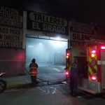 Incendio en municipio Chacao deja dos bomberos afectados