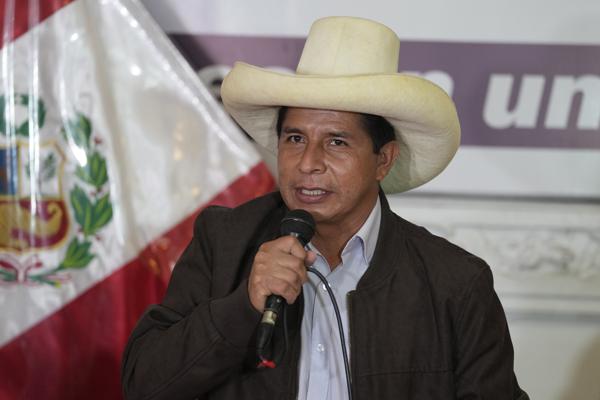 Presidente de Perú anuncia plan para expulsar a extranjeros delincuentes