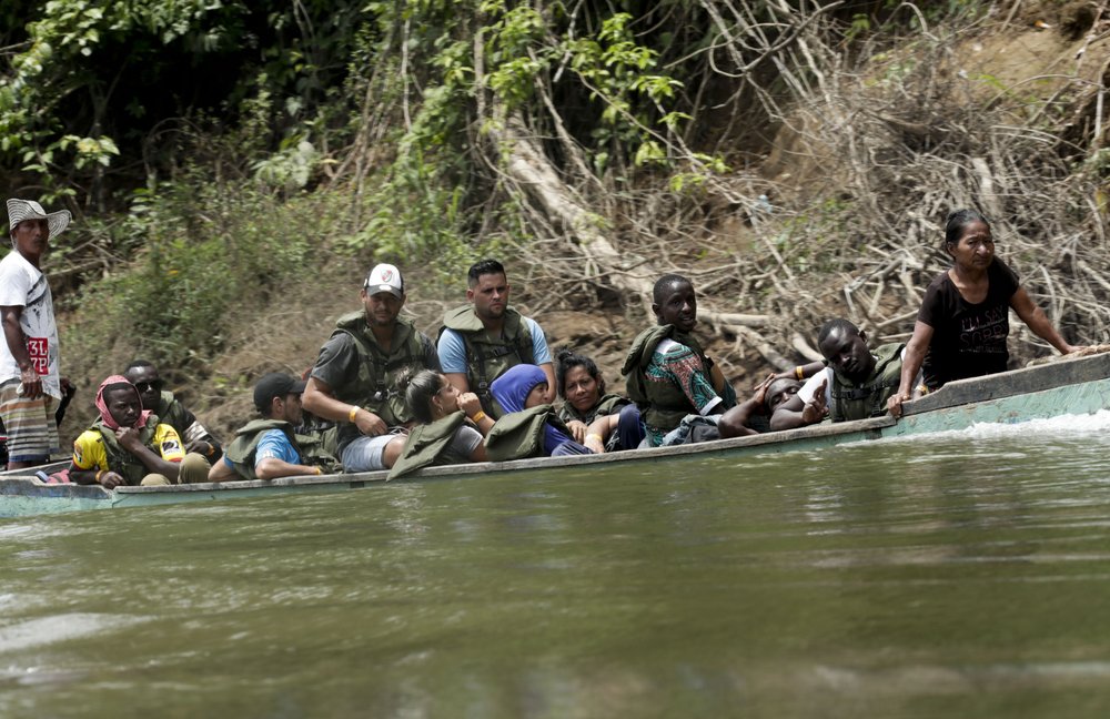 Rescatan a 150 migrantes, entre ellos venezolanos, y detienen a cinco coyotes colombianos en el Caribe de Panamá