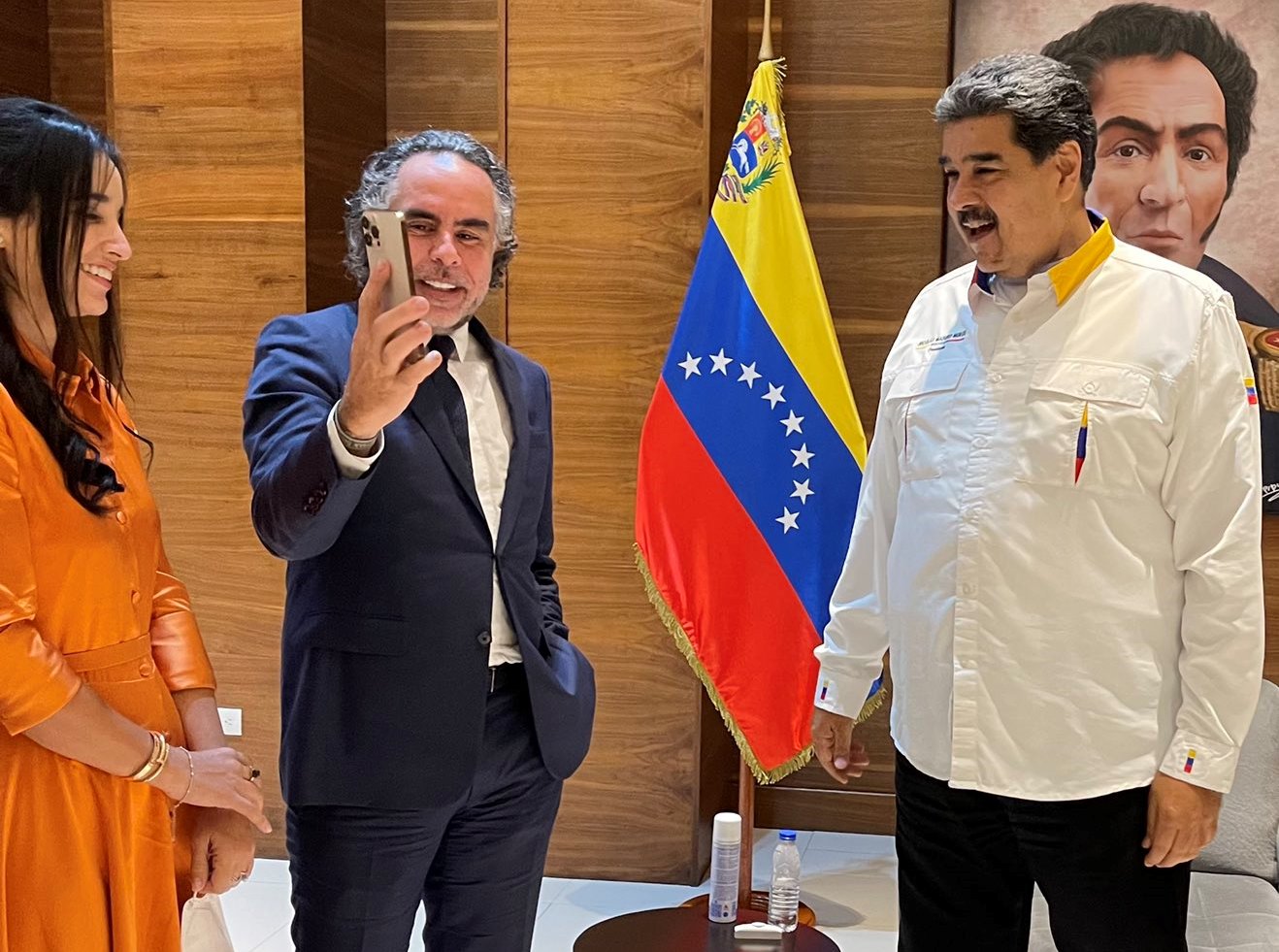 Benedetti se reunió con Maduro y ministros de Transporte para acelerar normalización de vuelos comerciales