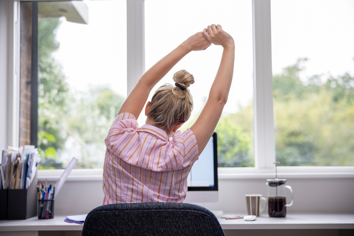 Microdescansos en el trabajo pueden aumentar el bienestar, pero solo en algunas situaciones