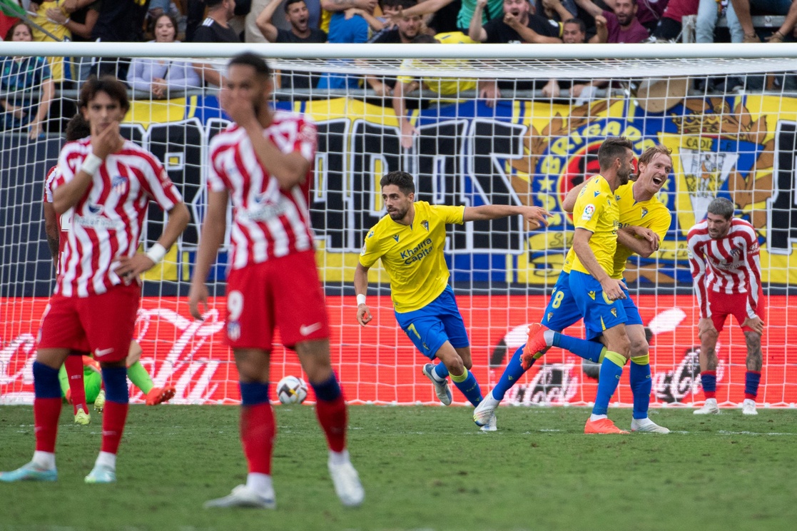 Cádiz hizo caer al Atlético que acaba de ser eliminado en la Champions