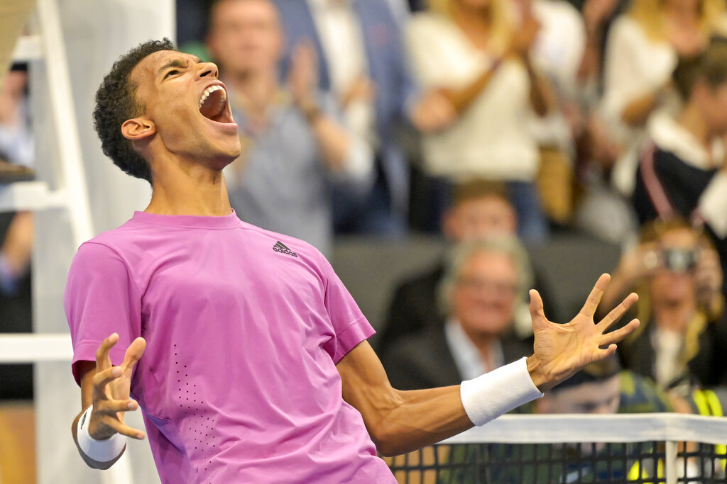 Félix Auger Aliassime se creció en la final en Suiza