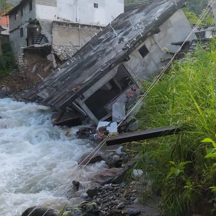 Una vivienda cayó al río La Pedregosa en Mérida