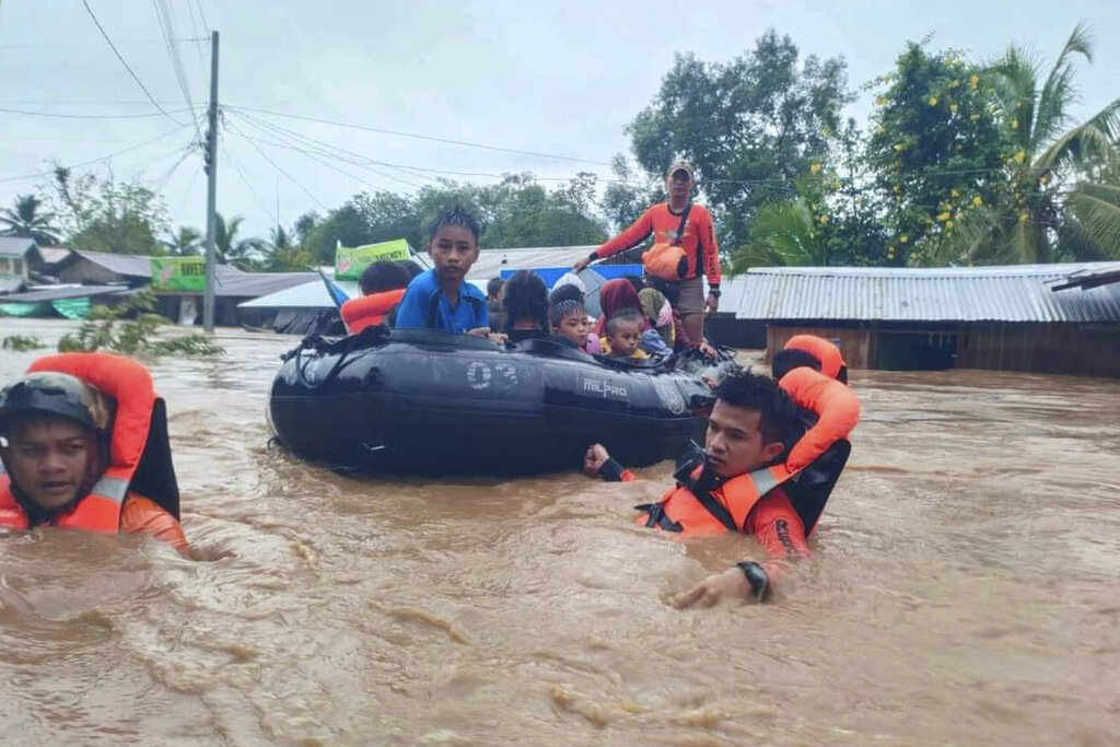 Al menos 31 fallecidos por deslaves e inundaciones en sur de Filipinas