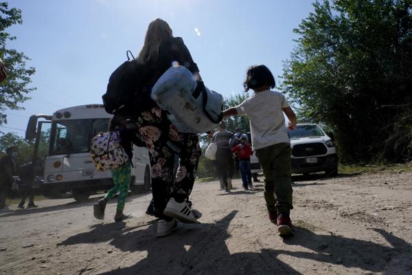 Migrantes venezolanos en situación de calle en frontera ante nuevas políticas de Washington