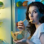 Comer más tarde de lo habitual incrementa el hambre y ralentiza el metabolismo