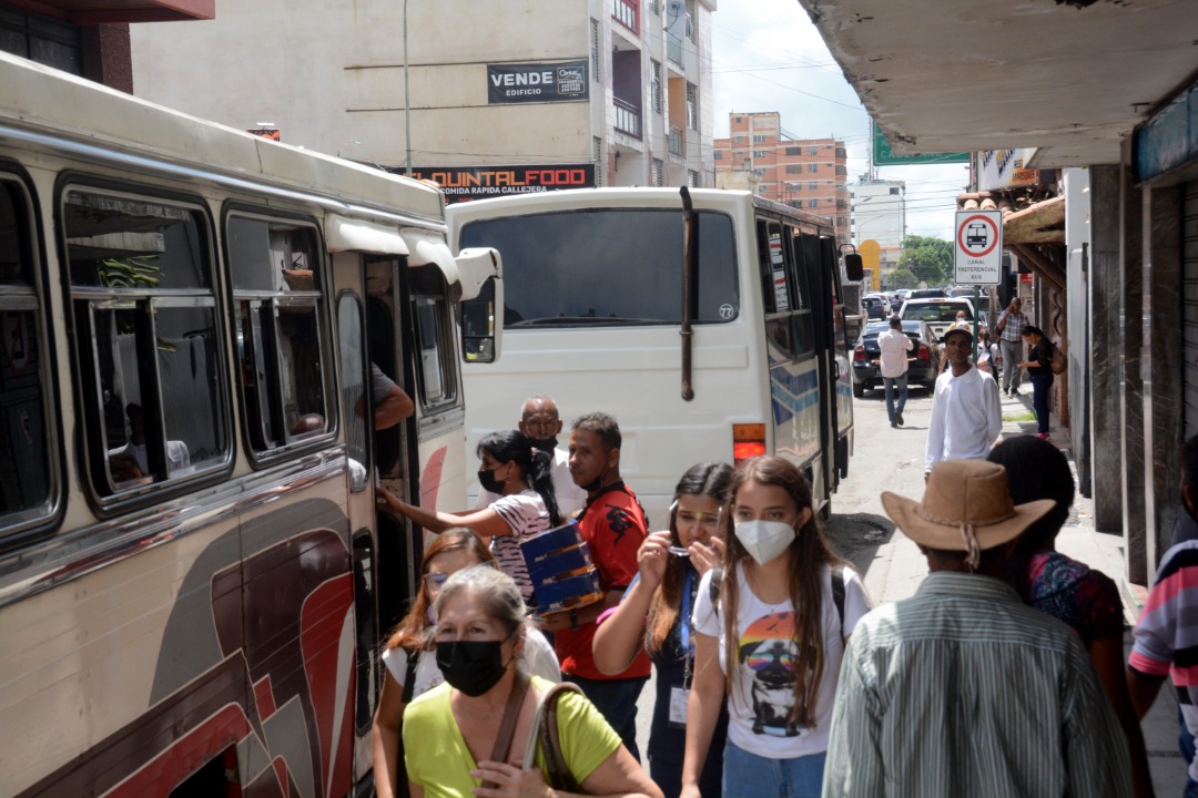 Ministro de Transporte aclara que el monto máximo del pasaje urbano es de Bs.: 13