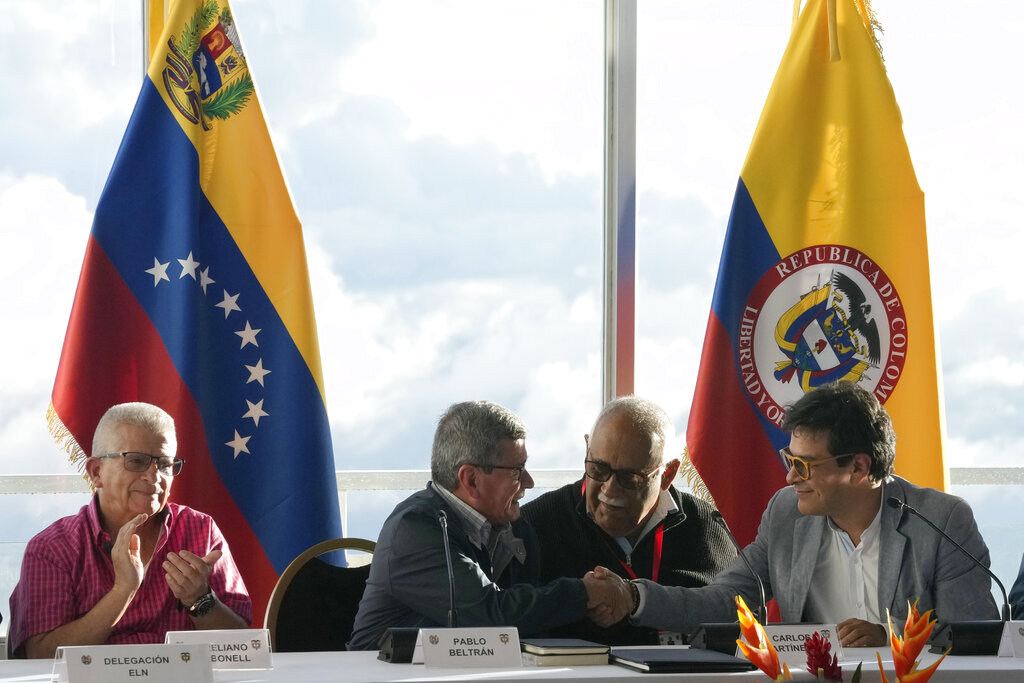 ELN y gobierno colombiano retoman conversaciones de paz a puerta cerrada en Cuba