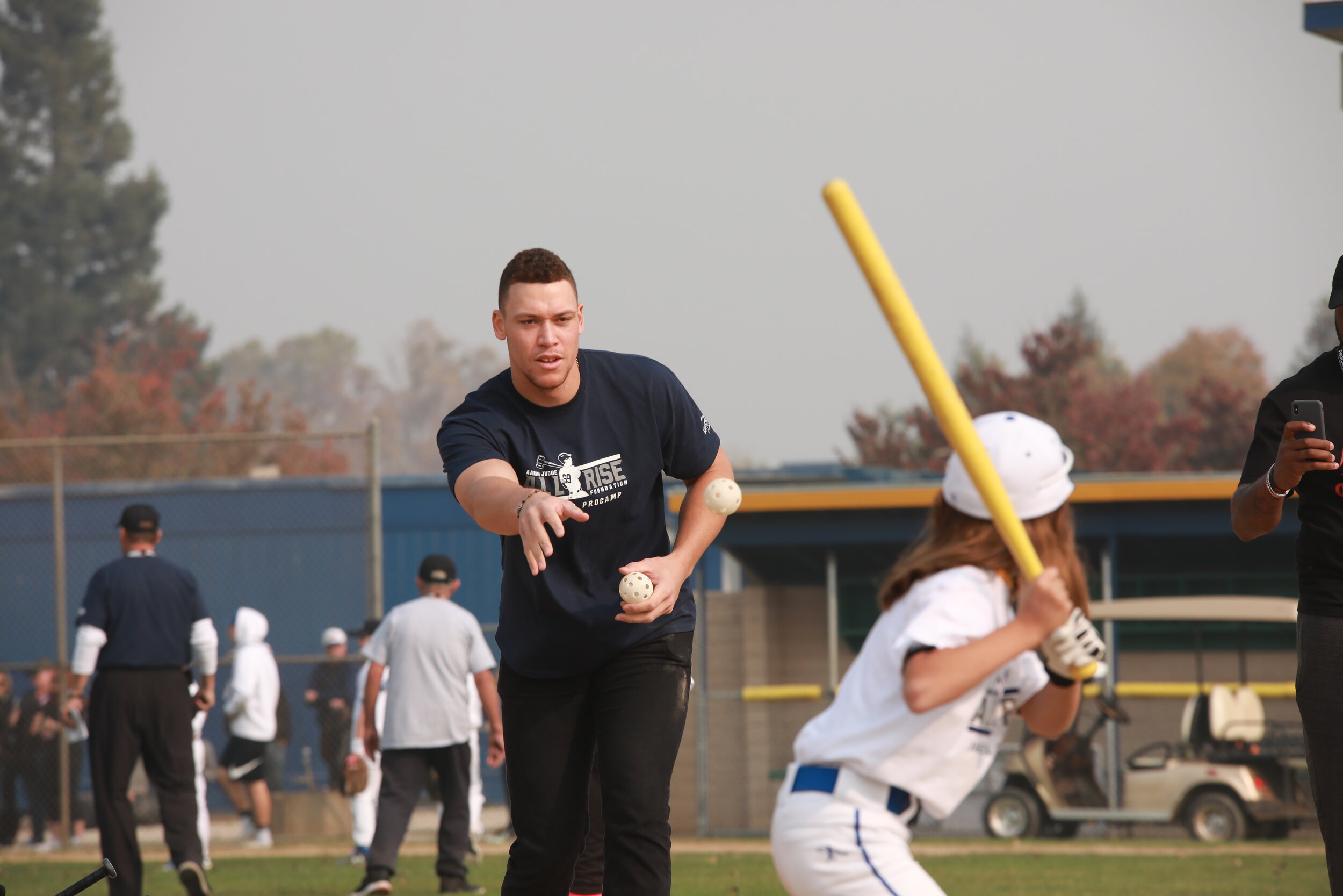 Aaron Judge pendiente de los pequeños