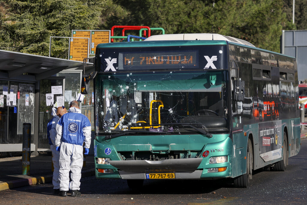 Dos explosiones sacuden Jerusalén dejando un muerto y 18 heridos