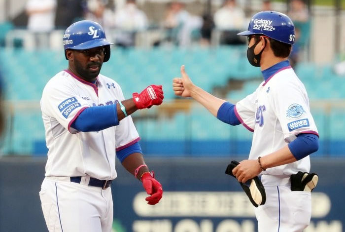 José Pirela como Wilmer Font lució en el béisbol profesional asiático