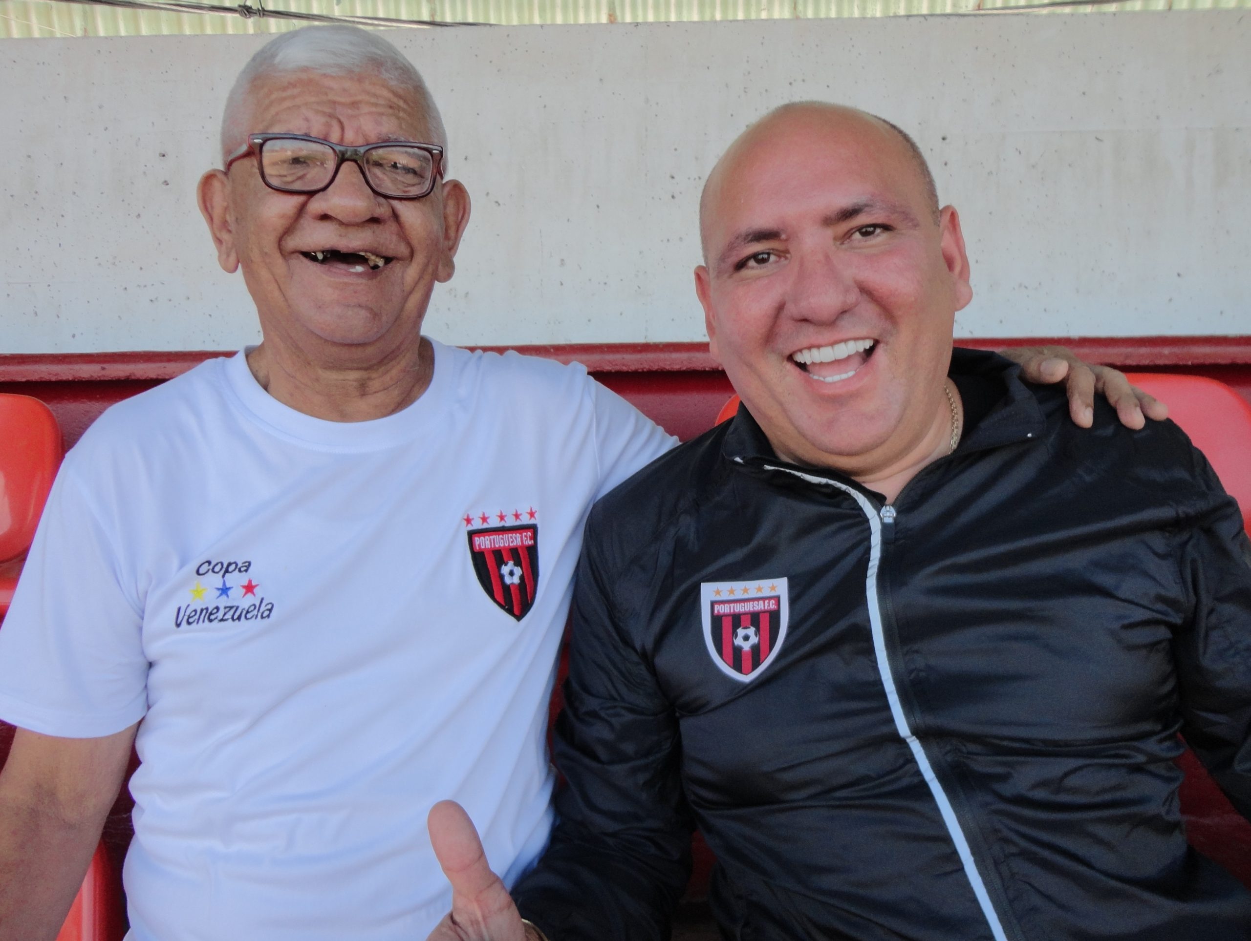 Mayker Frías con Pedro Pascual Peralta, leyenda del club 5 estrellas