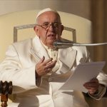 El papa urge a educar a los hombres a relaciones sanas para evitar la violencia machista