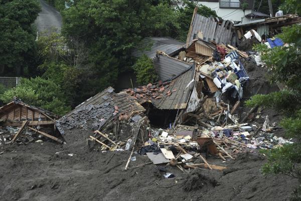 Deslave deja 14 fallecidos en funeral en Camerún