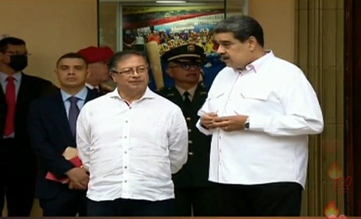 Gustavo Petro llegó a Caracas para reunirse con Nicolás Maduro