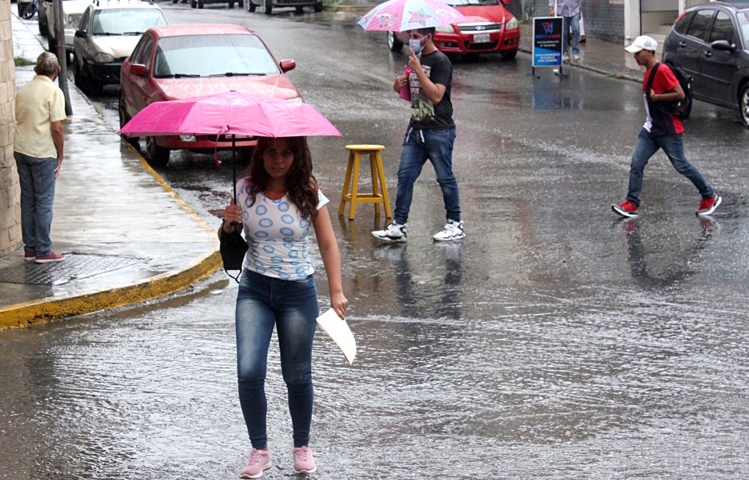 pronostican chubascos y descargas eléctricas después del mediodía en gran parte del país