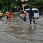 Reportan el desbordamiento del caño "La Yuca", y 400 familias afectadas por lluvias en Valencia