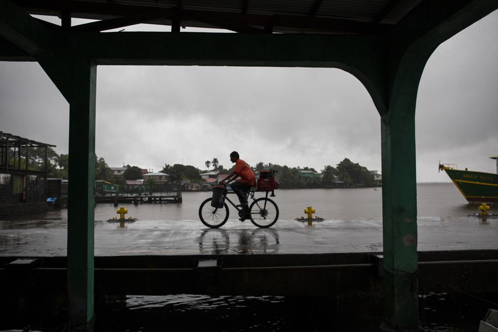 Tormenta Nicole se fortalece y amenaza a Bahamas y Florida