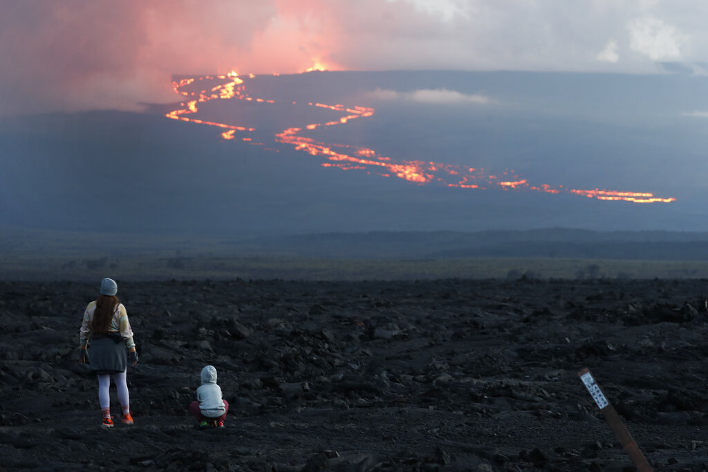 Espectáculo de volcán causa boom del turismo en Hawai