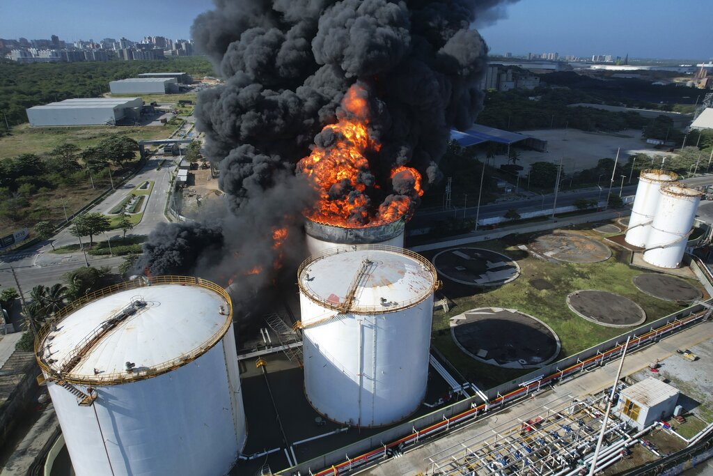 Incendio al norte de Colombia deja al menos un muerto