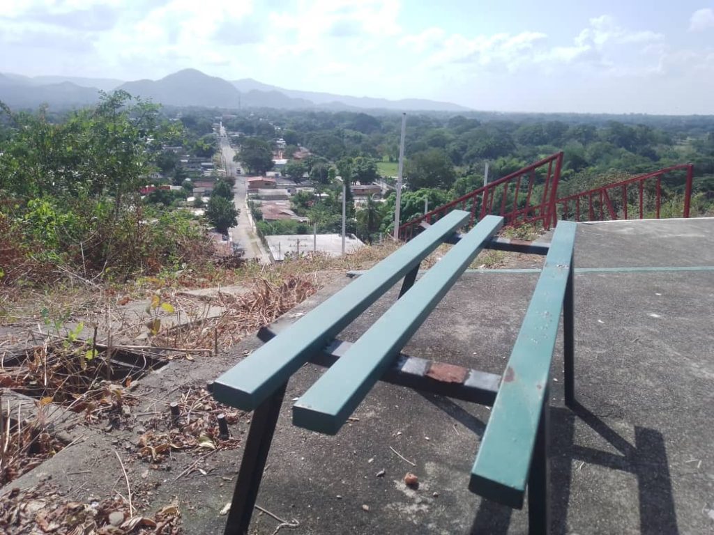 Mirador de Las Tres Cruces, de Sarare, en el más completo abandono