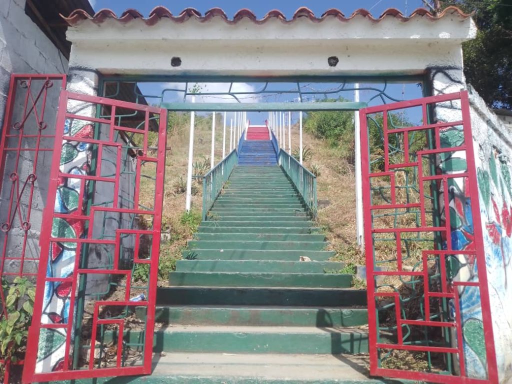 Mirador de Las Tres Cruces, de Sarare, en el más completo abandono