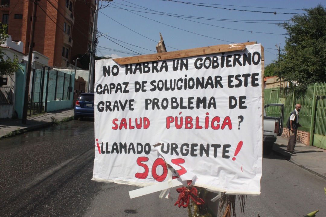 En carrera 24 entre 9 y 10 viven entre nauseabundos olores por colapso de cloacas